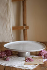 Helehall keraamiline jalaga koogivaagen